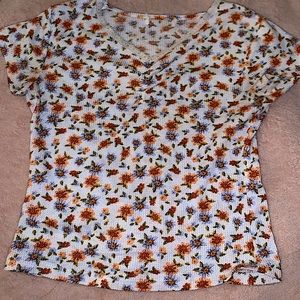 T shirt with white lace on the chest part and flower design!